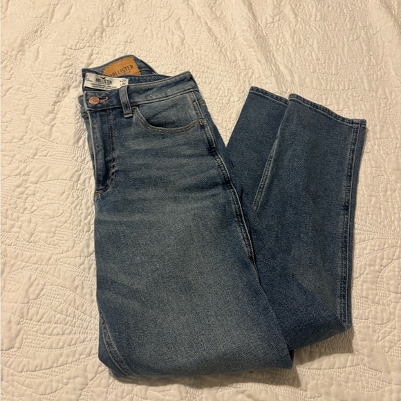 Hollister Denim - Hollister Curvy High-Rise Mom Jeans